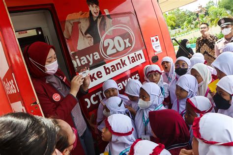 CIMB Niaga Goes To School Bantu OJK Tingkatkan Literasi Keuangan