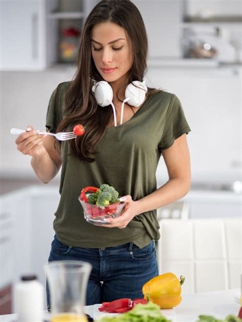 7 Tips To Maintain A Balanced Diet For Women Tradeindia