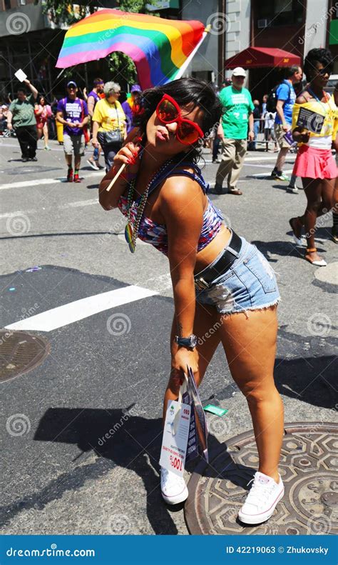 Participante De Lgbt Pride Parade Em New York City Foto De Stock Editorial Imagem De Amor