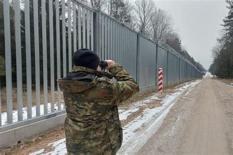 Granica polsko białoruska W środę 31 osób próbowało dostać się do