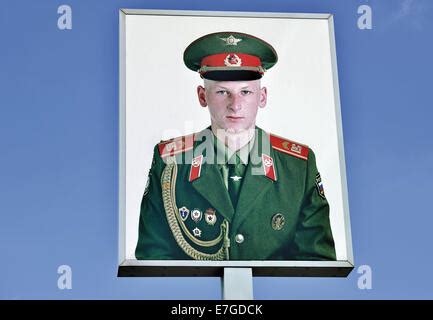 Retrato De Un Joven Soldado Estadounidense En El Antiguo Puesto