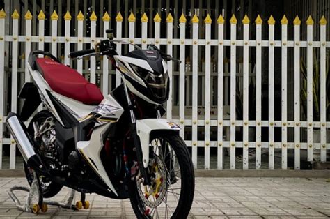 Honda Sonic 150R Dimodif Minimalis Kaki Kaki Dan Pengereman Impresif