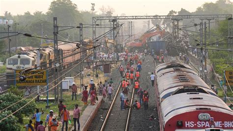 Odisha Train Accident Cag Report 2022 में बताया था खतरा रेलवे ने दिया