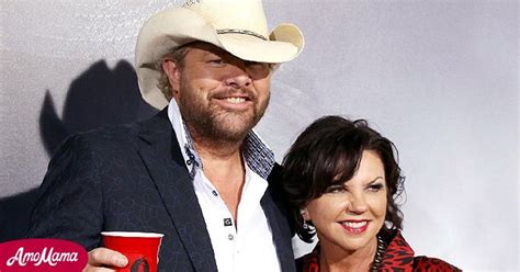 Toby Keith And Tricia Lucus Have Been Married For 37 Years — Look