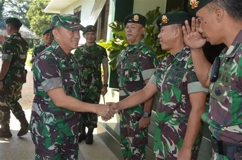 Serahkan Jabatan Komandan Yonif Raider Kostrad Kepada Mayor Inf