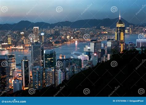 Arquitetura Da Cidade Da Noite De Hong Kong E Plaza Central Foto De Stock Imagem De Console