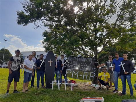 Concurseiros Acampam Em Frente A Sede Do Governo De Rr E Cobram