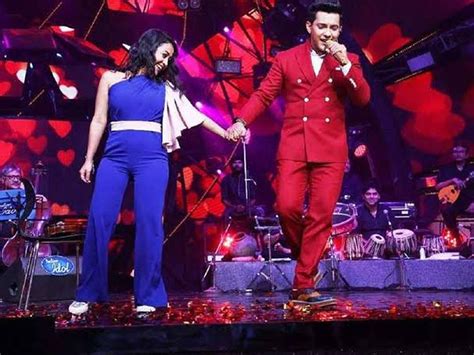 Watch Neha Kakkar And Aditya Narayan Romantic Dance Video In Indian