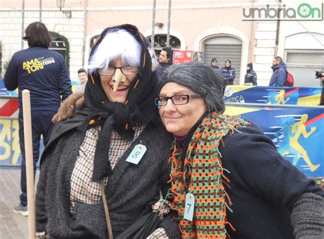 Terni La Corsa Della Befana In Centro Con Tanto Di Concorso Umbriaon