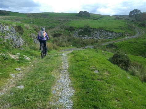 The Track Up Nant Llan Gwrach Valley David Medcalf Cc By Sa