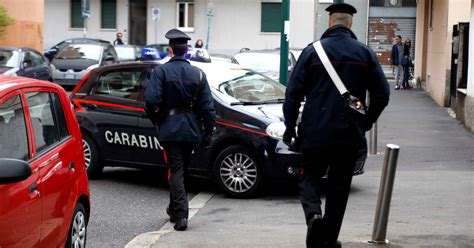 Roma Ex Carabiniere Di Velletri Uccide La Moglie E Poi Si Ammazza