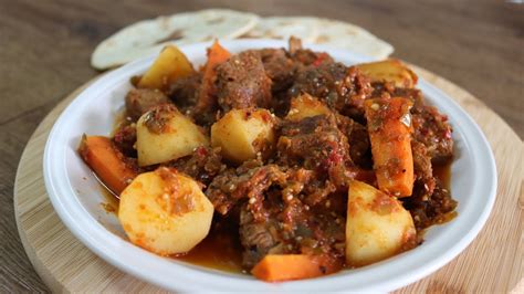 Carne de res guisada con papas y zanahoria Receta fácil y