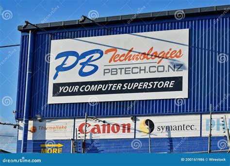 PB Tech (PB Technologies, PBtech) Computer Superstore in Penrose ...