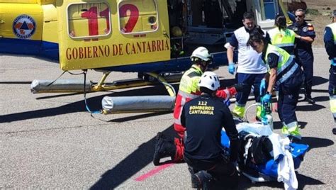 Trasladada una mujer en helicóptero del Hospital Tres Mares al de