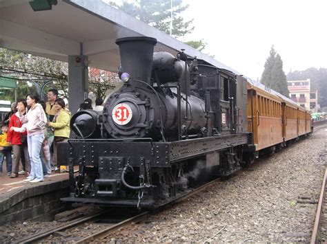 File:Alishan station with Steam train.JPG - Wikipedia