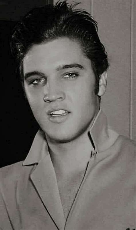 Pin By Lorraine Clayton On Elvis Bandw Photos Young Elvis Elvis