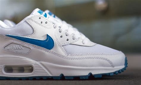 This Nike Air Max 90 Gs Glows In The Dark Sole Collector