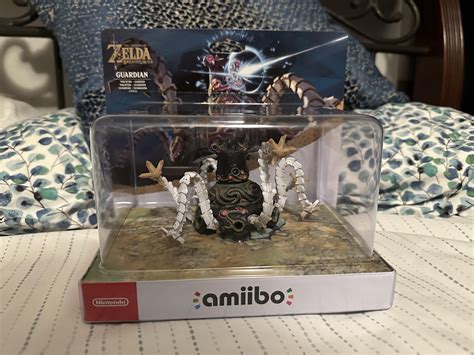 My Guardian amiibo came in from FNAC today and I had not idea his box ...