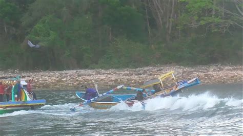 Cuaca Sabtu 24 9 22 Arus Deras Ombak Pantai Puger Perahu MARGO MULYO