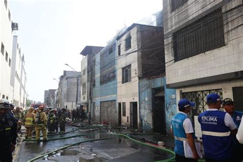 Cercado De Lima Reportan Incendio En Vivienda Multifamiliar Del Jir N