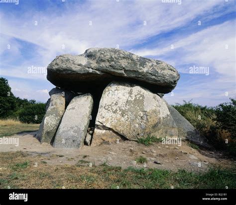 Aeon Architecture Dolmen Megalithic Tomb Departement Finistere