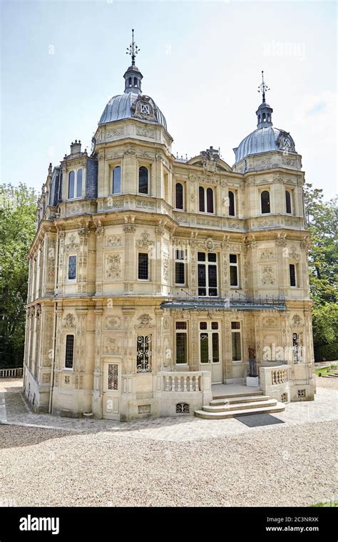 Le Port Marly France Juin Le Ch Teau De Monte Cristo