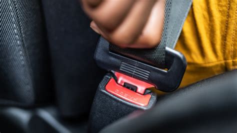 How To Wear Seat Belt In Car