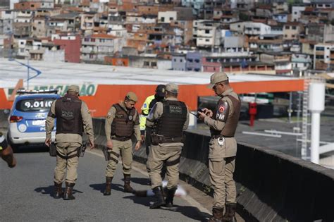 Jornal Correio Corpo marcas de tiros é encontrado na Rótula do