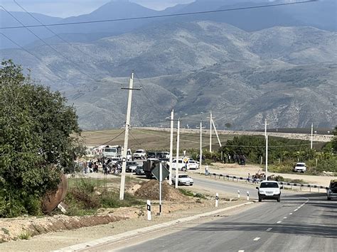 Comienza evacuación de armenios de Nagorno Karabaj