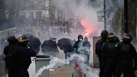 Proteste Gegen Rentenreform In Frankreich Eskalieren Mehr Als Hundert