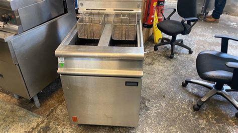 Falcon G Dominator Plus Twin Pan Twin Basket Gas Fryer Able To