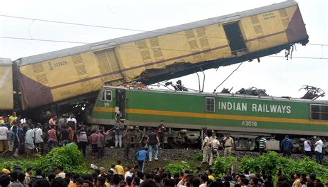 Nello Scontro Tra Due Treni In India Almeno Morti E Decine Di Feriti