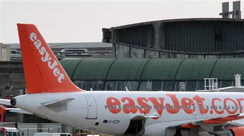 Easyjet Fills A Plane Load Of Bookings A Minute In 2023 Holiday Sale Mirror Online