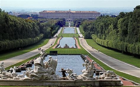 Königliches Schloss in Caserta mit Park Aquaedukt und San Leuci