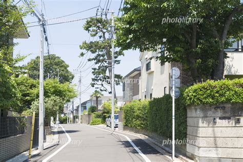 住宅街 イメージ 東京 世田谷区 街並み 写真素材 6515447 フォトライブラリー Photolibrary