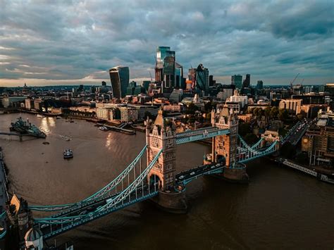 Vue aérienne du magnifique Tower Bridge et de l horizon de Londres au