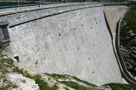 The Dam Climbing Alpine Ibex | Amusing Planet