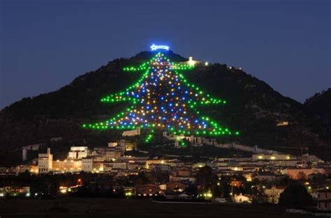 The Gubbio Christmas Tree – The world's biggest Christmas tree - Italy ...