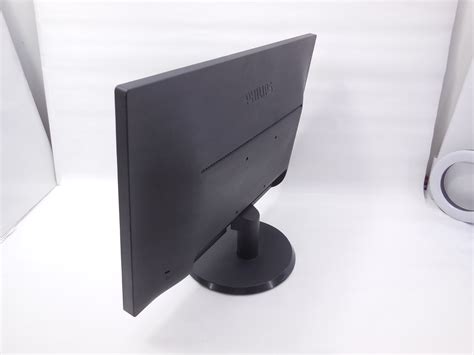 Монитор 21.5" (54.6 см) Philips 223V5 Желтит верхняя часть экрана