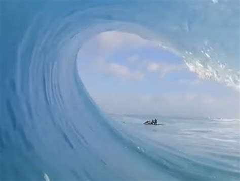 POV Koa Smith Gets Shacked At Pipeline During Heat With Kelly Slater