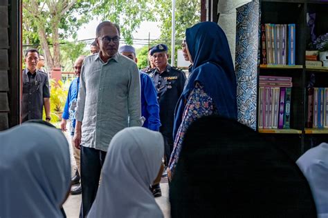 Bernama On Twitter Rt Anwaribrahim Semasa Di Sekinchan Pagi Tadi