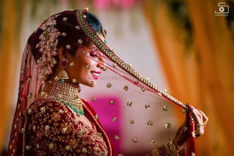 Prettiest Dupatta Shots We Spotted On Real Brides Bride Photoshoot Bridal Photography Poses