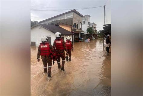 Mangsa Banjir Di Kuala Selangor Dipindahkan Ke Pps