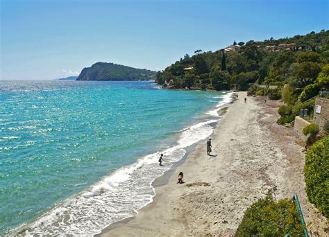 Plage Du Canadel La Plage Du D Barquement Sports D Eau Rayol Canadel