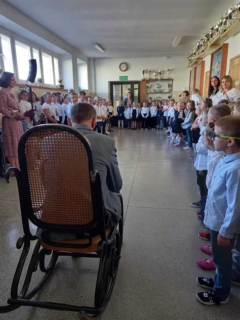 Czytanie Utwor W Adama Mickiewicza W Naszej Szkole Szkolne Blogi