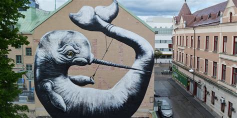 Roa Gets Up With New Animals In Tow Huffpost