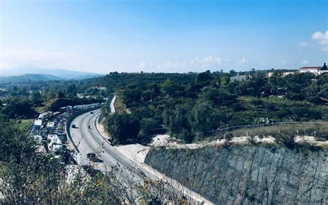 Bloqueo y manifestación en la autopista México Querétaro El Sol de