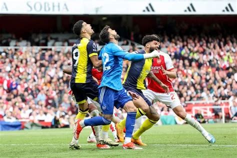 Gary Lineker Calls Out Arsenal VAR Cock Up Before Leaving Micah