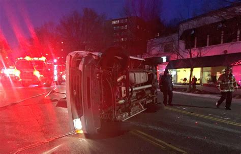 1 Seriously Hurt After 3 Vehicle Crash In Nw Dc Wtop News