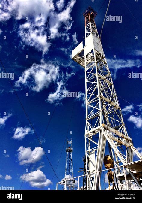 Oil Drilling Derrick Hi Res Stock Photography And Images Alamy